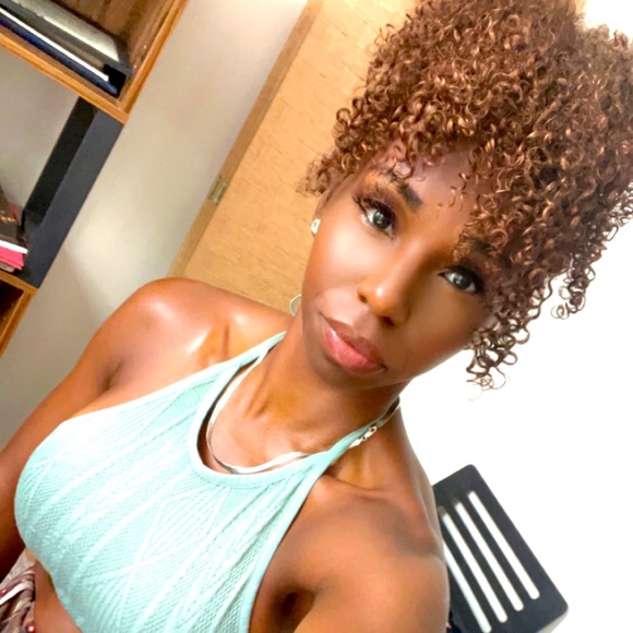 Meet your Posher, Jeanelle - Picture 1 of 1